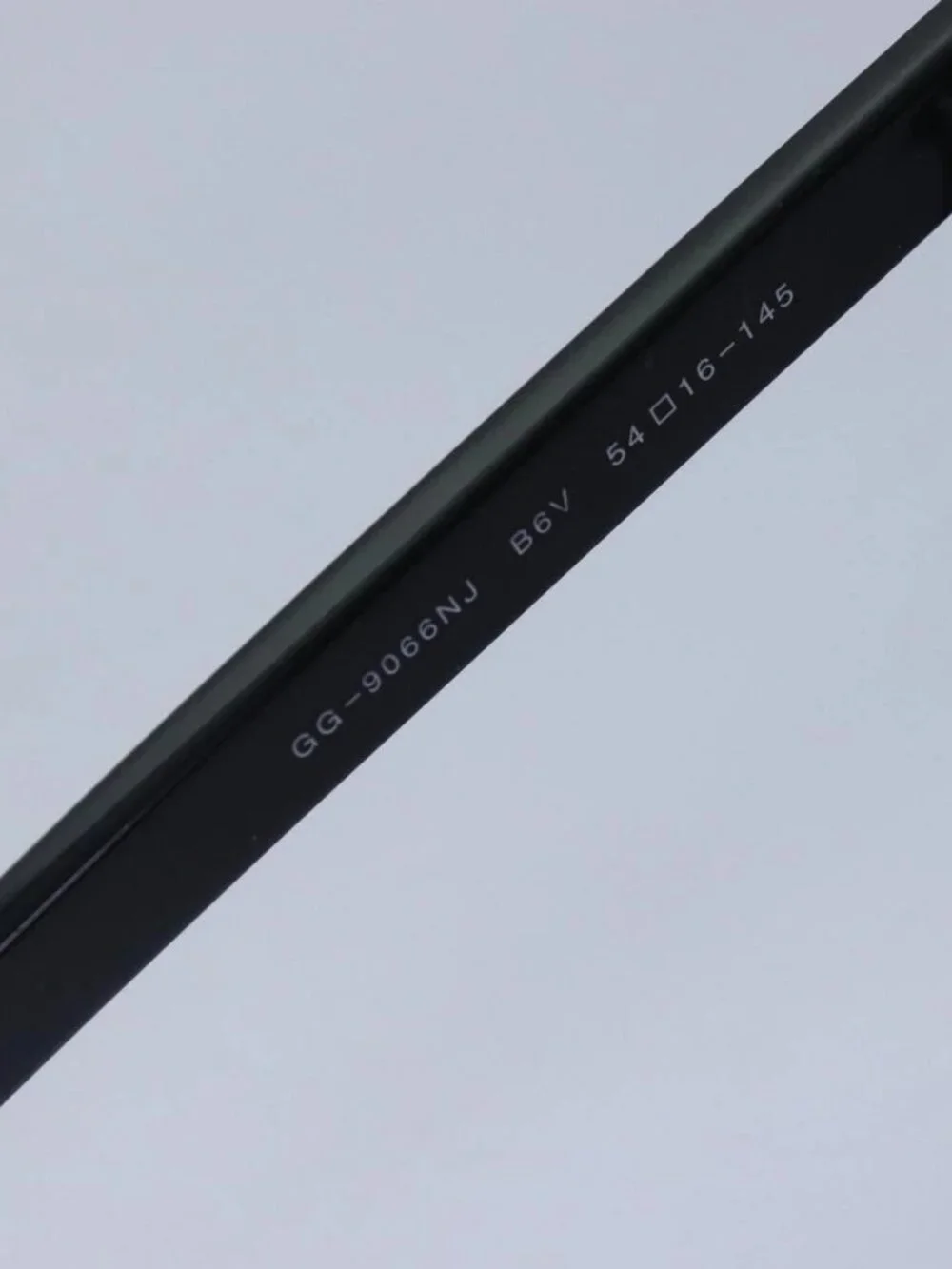 Gucci brand	gucci color	black